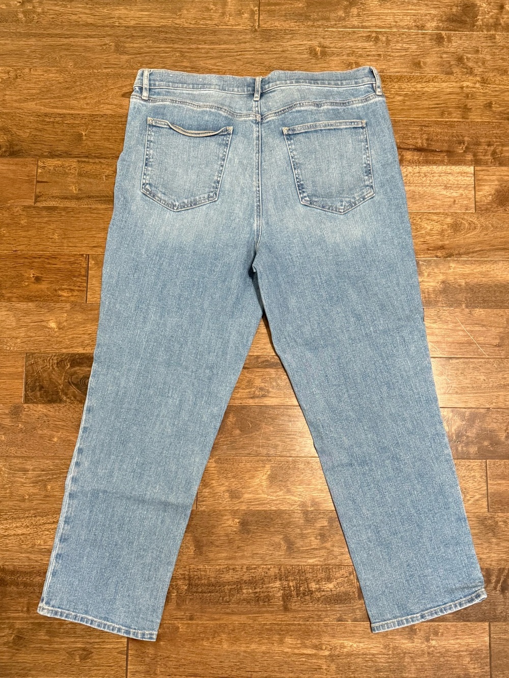 Universal Thread dark wash boot slim jeans in women’s size 16. Features a flatte - Picture 4 of 4